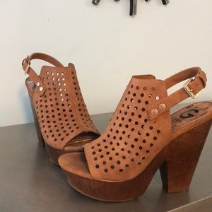 Guess wedges